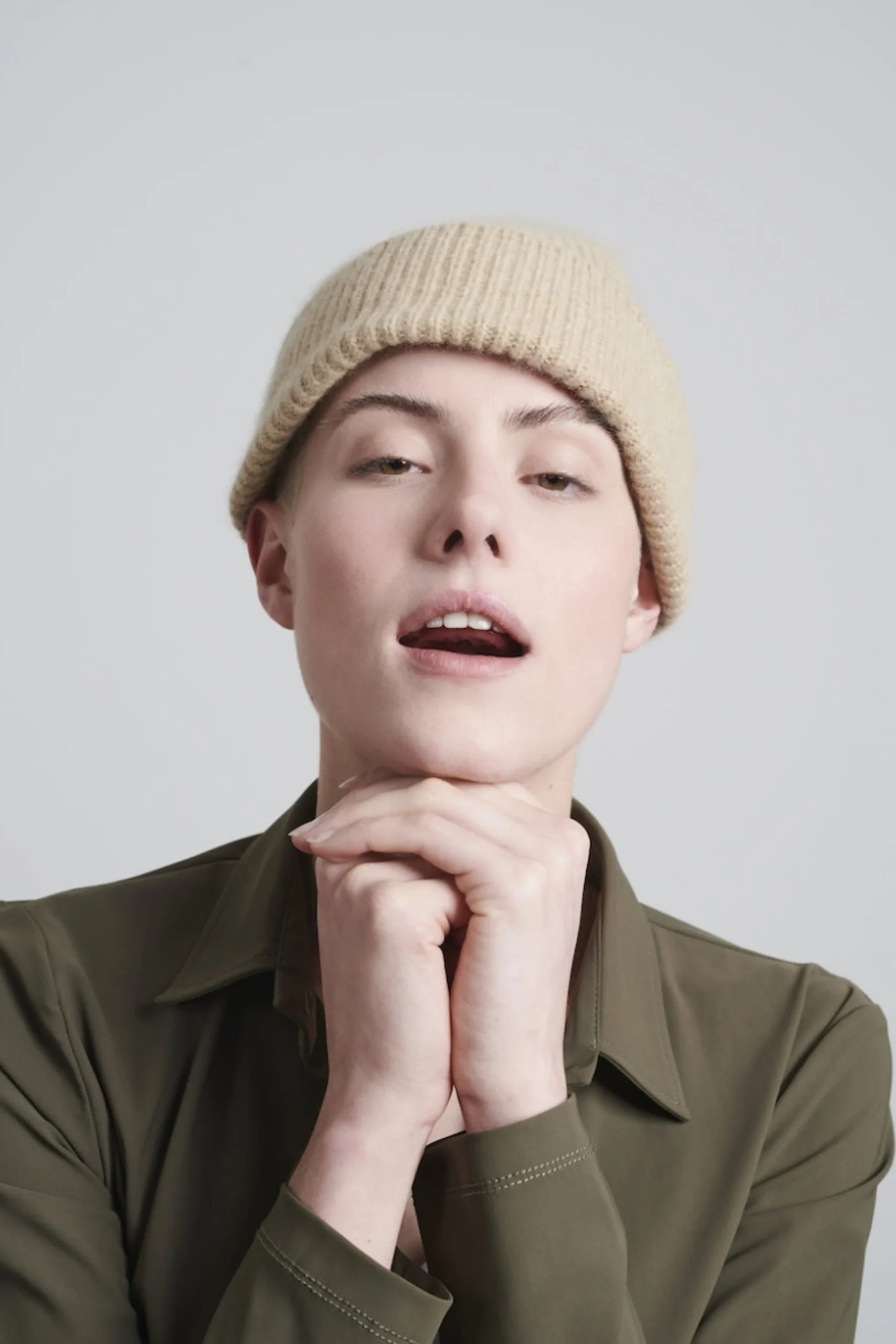 blouse_betty_easy_wear_te_7.webp Jane Lushka Blouse Betty Easy Wear Technical Jersey | Army