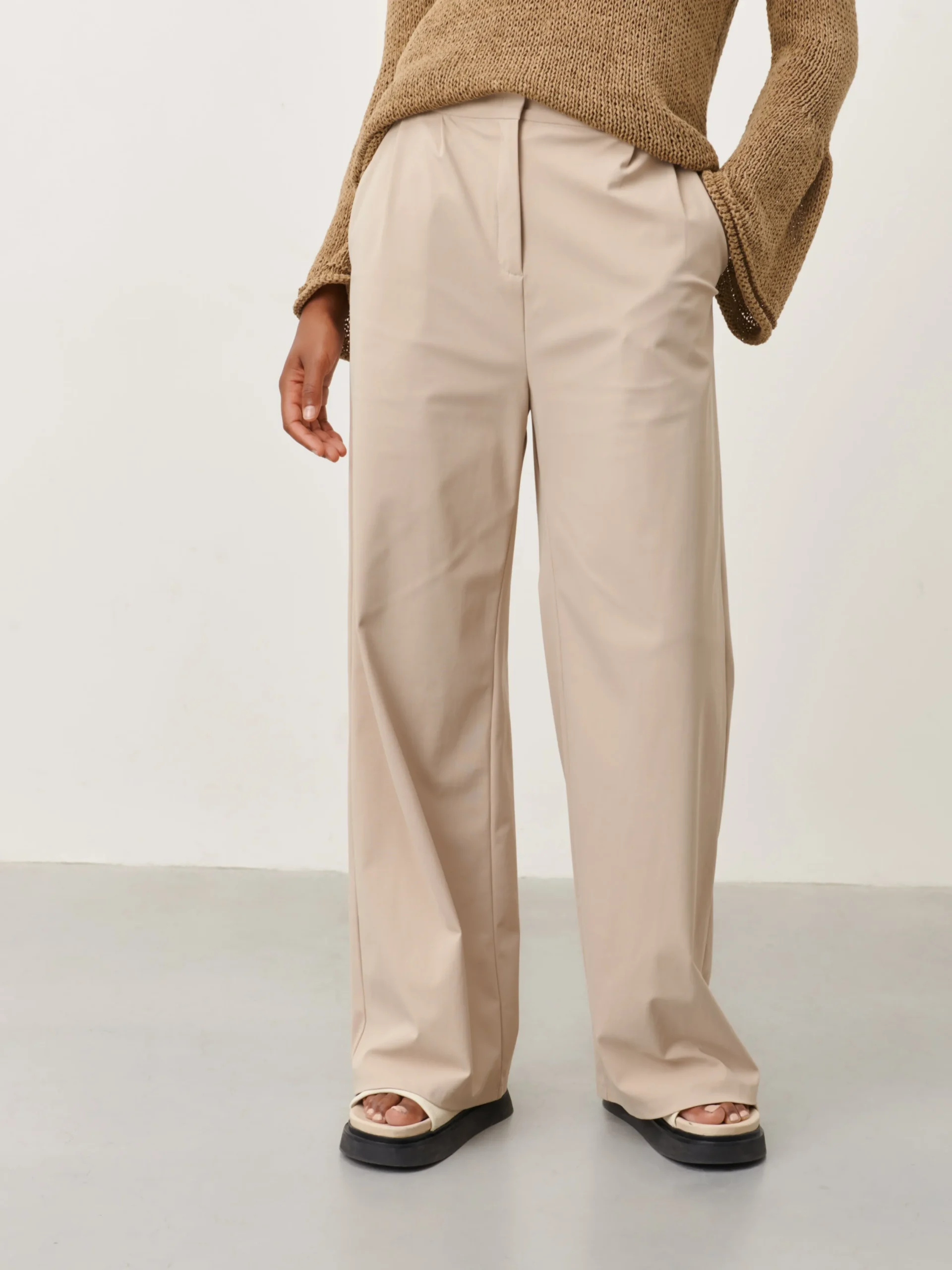 elise_pants_technical_jer_2-1.webp Jane Lushka Elise Pants Technical Jersey | Sand