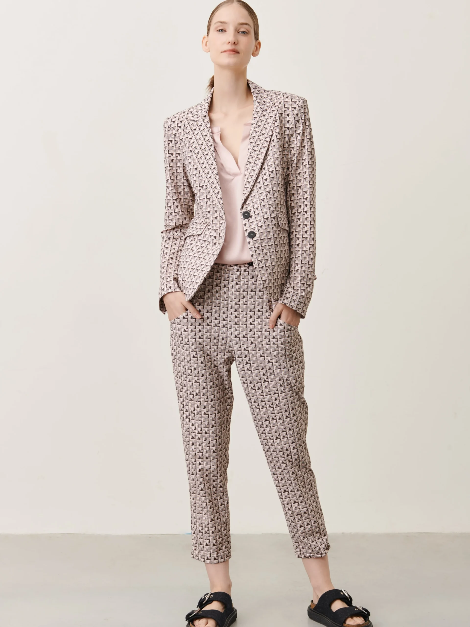 hanna_blazer_technical_je_1-1.webp Jane Lushka Hanna Blazer Technical Jersey | Pudra Melange