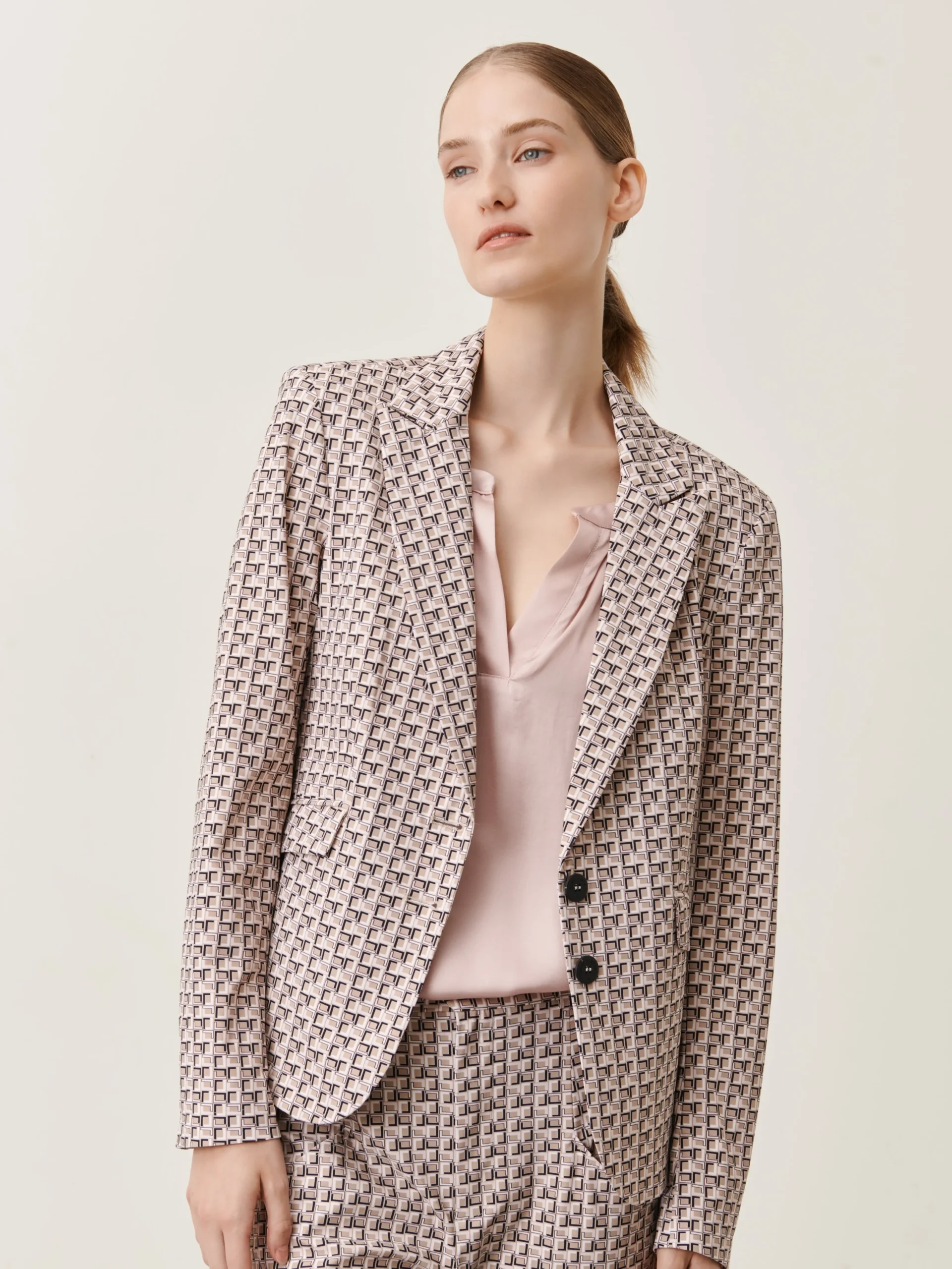 hanna_blazer_technical_je_3-1.webp Jane Lushka Hanna Blazer Technical Jersey | Pudra Melange