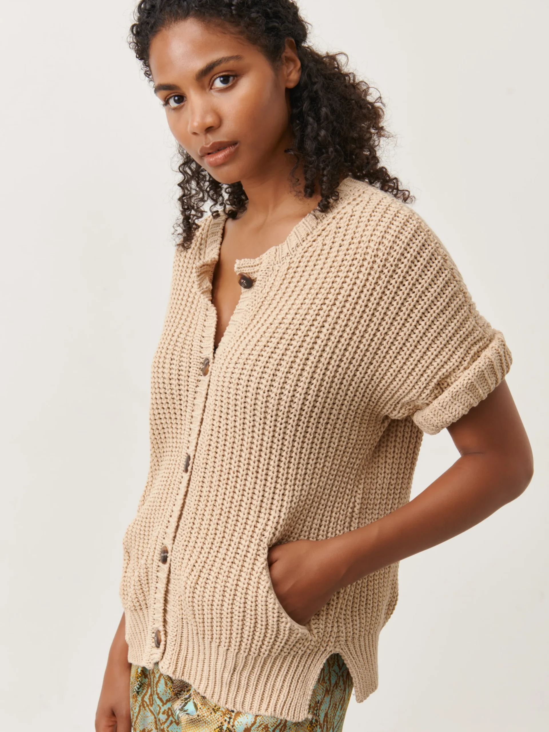 hannes_cardi__beige_1.webp Jane Lushka Hannes Cardi | Beige