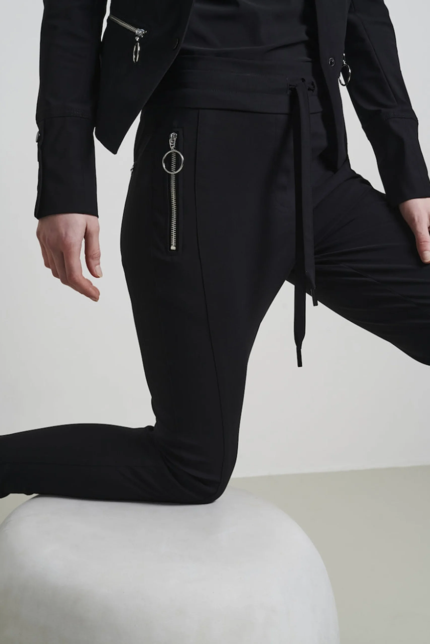 pants_anna__skinny_fit_te_3.webp Jane Lushka Pants Anna - Skinny Fit Technical Jersey | Black