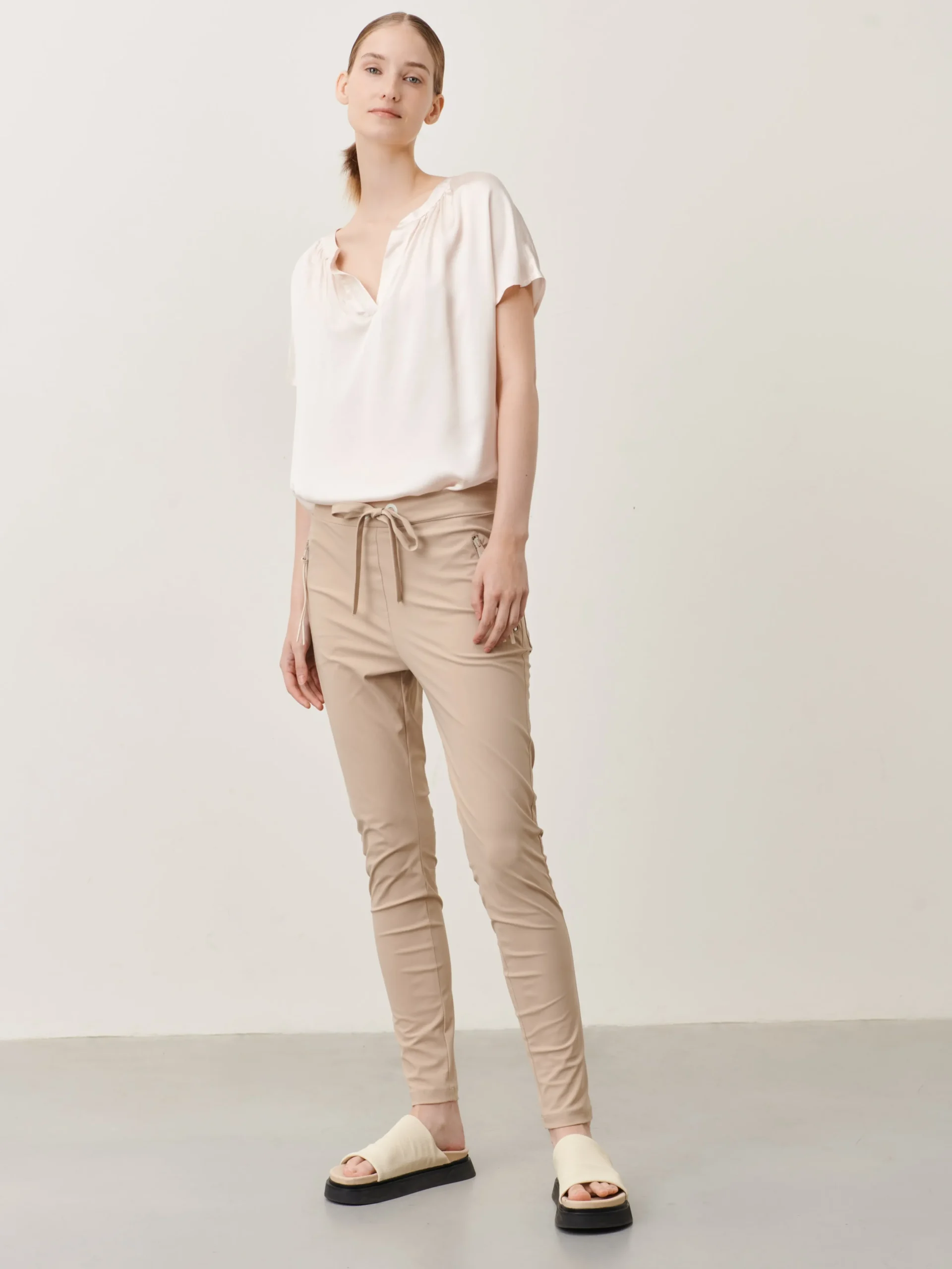 tanja_pants_technical_jer_0-1.webp Jane Lushka Tanja Pants Technical Jersey | Sand